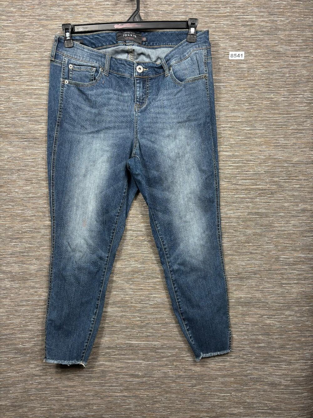 Torrid Premium Skinny Crop Jeans Womens 14 Blue Mid Rise Denim Stretch Raw Hem